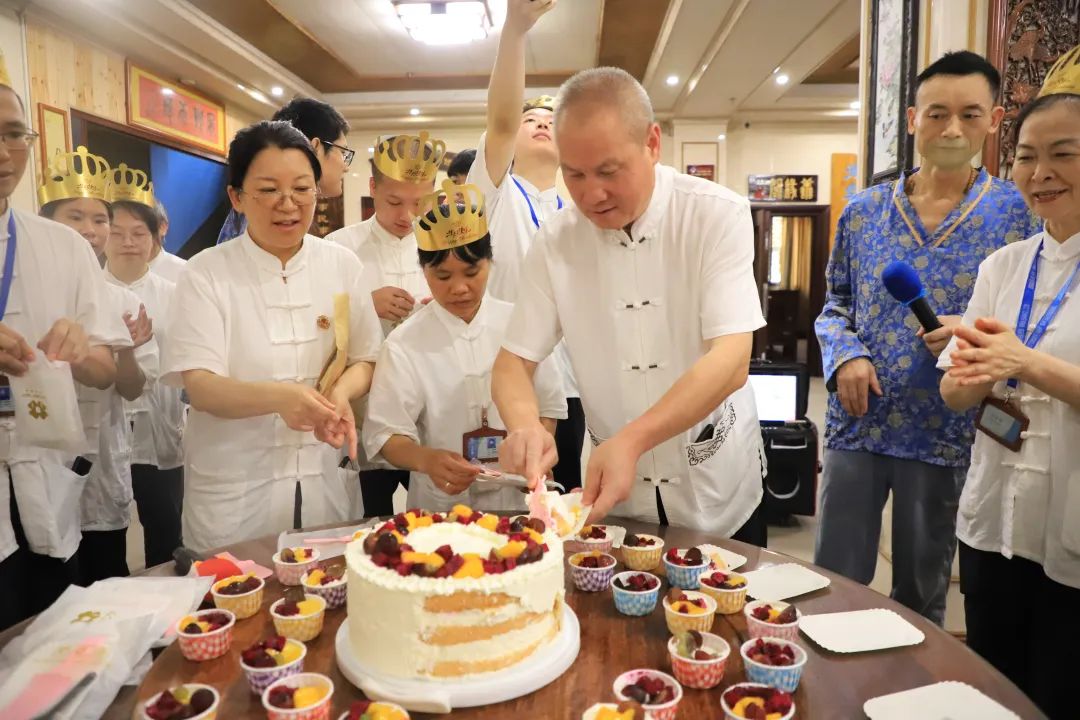 爸媽在線是咱的家——爸媽在線家人康養(yǎng)基地舉辦溫馨員工集體生日會